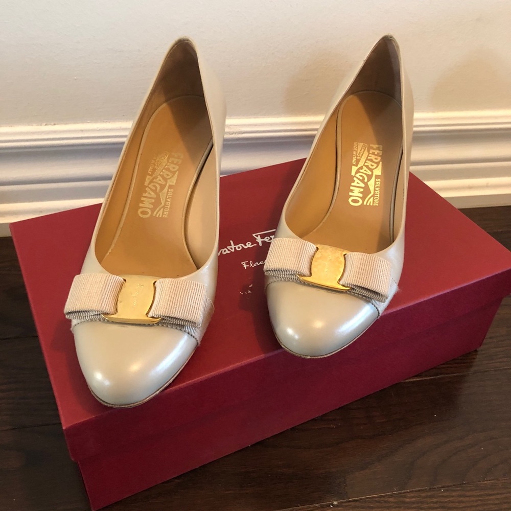 salvatore ferragamo flat shoes